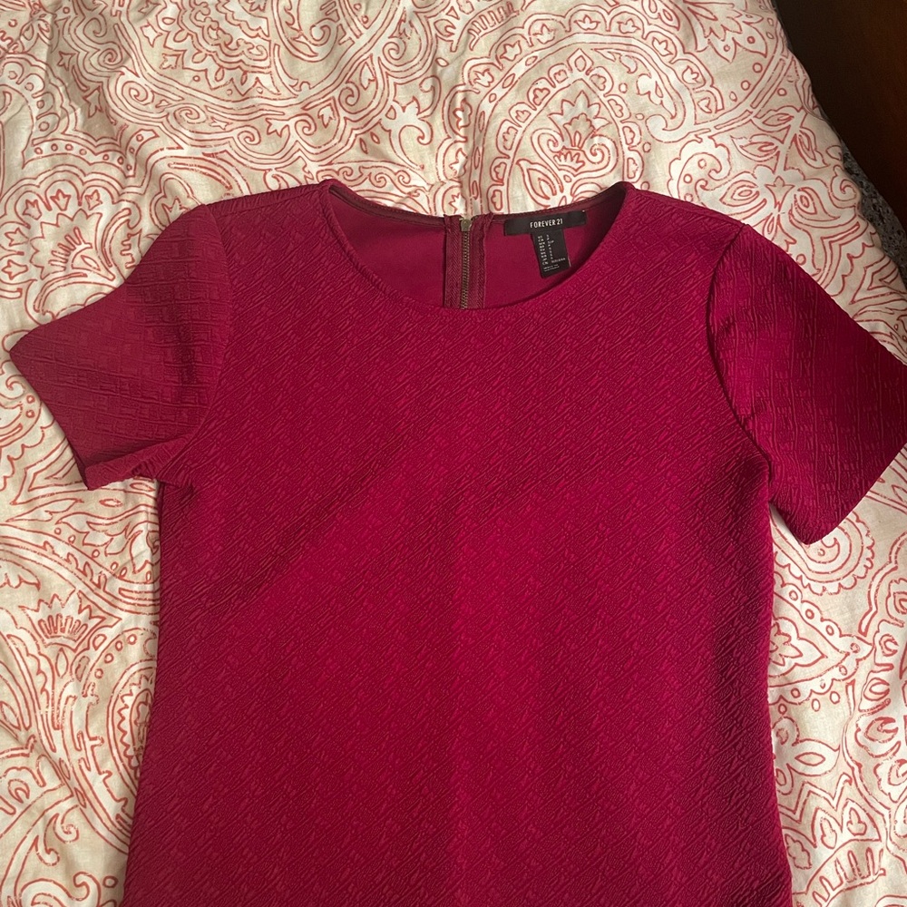 Forever 21 Dressy Patterned Maroon Top with back gold zipper